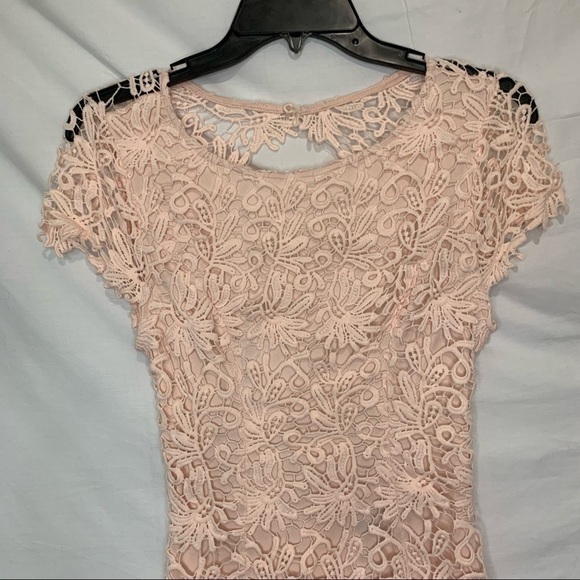 Lulu’s lace overlay  peach dress size small open back - Picture 2 of 11